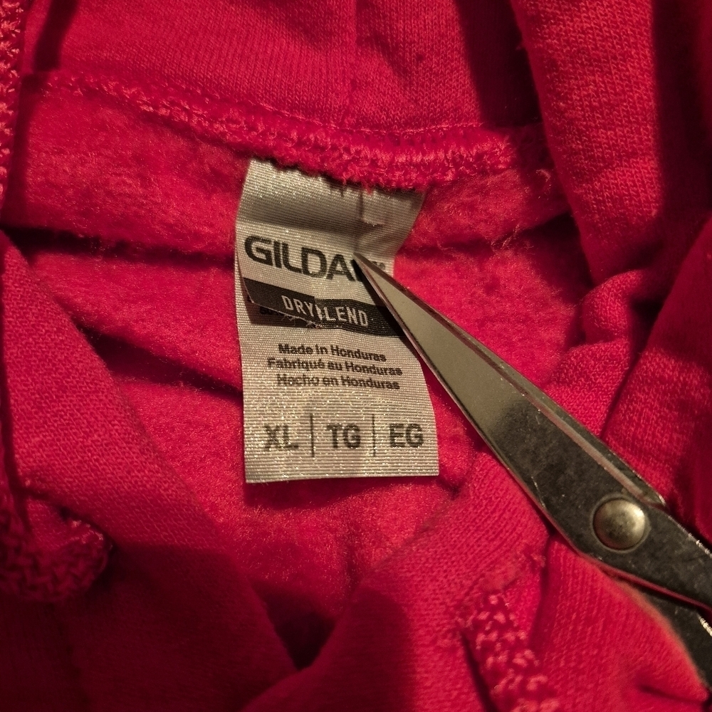 Gildan Dryblend women's XL Red hoodie, has a tiny hole pictured on the left - Picture 4 of 5